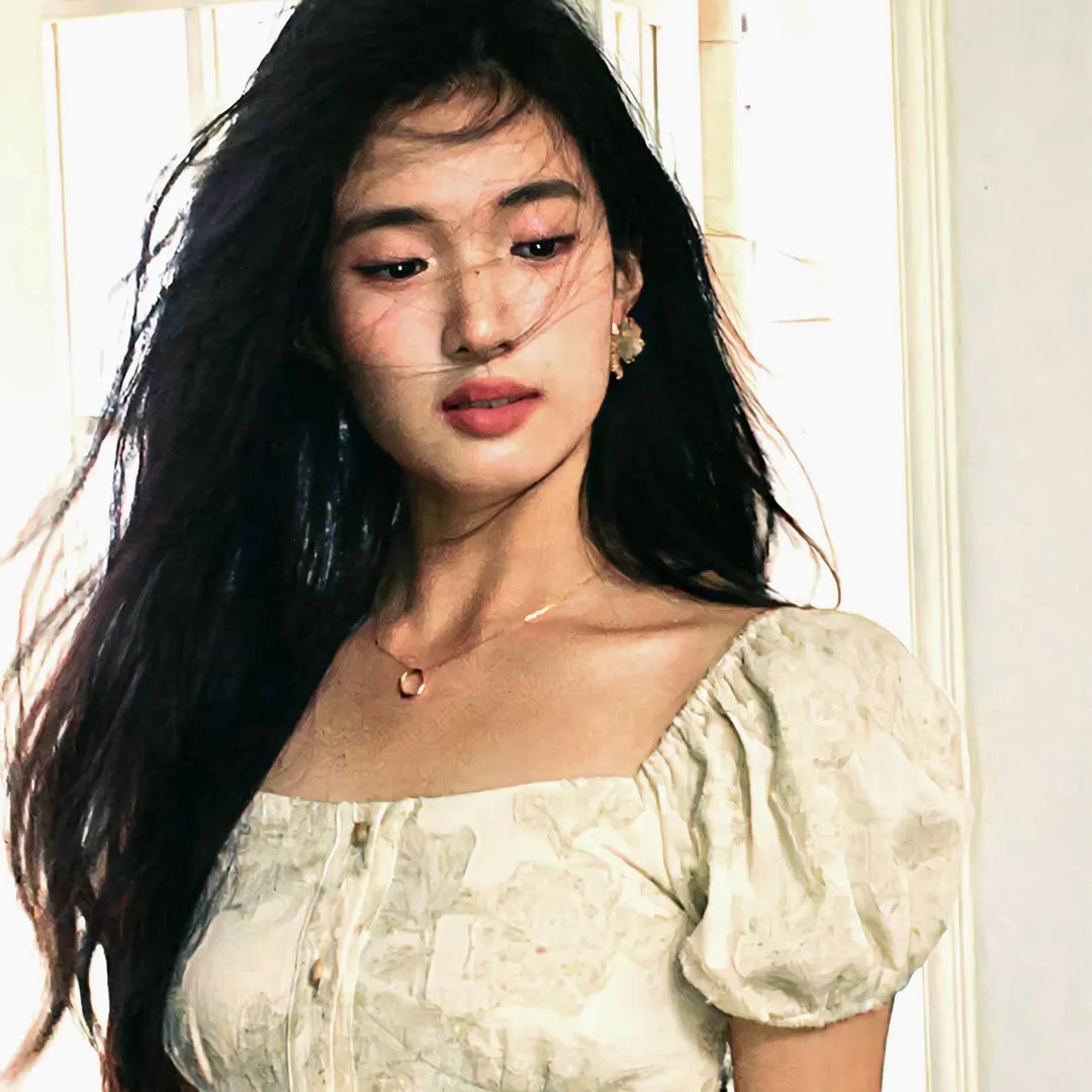 衣橱里的她1海报